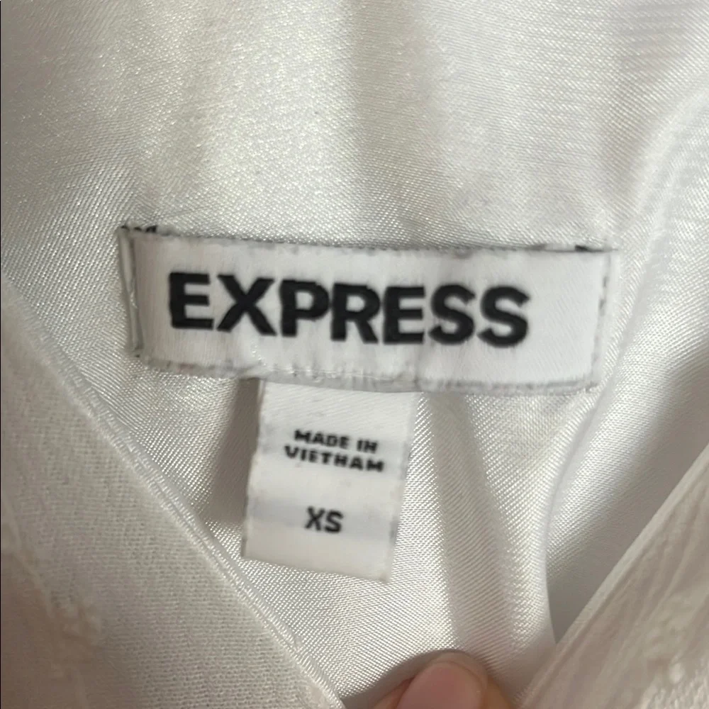 White Ruffled V-Neck Rimper - Picture 3 of 4